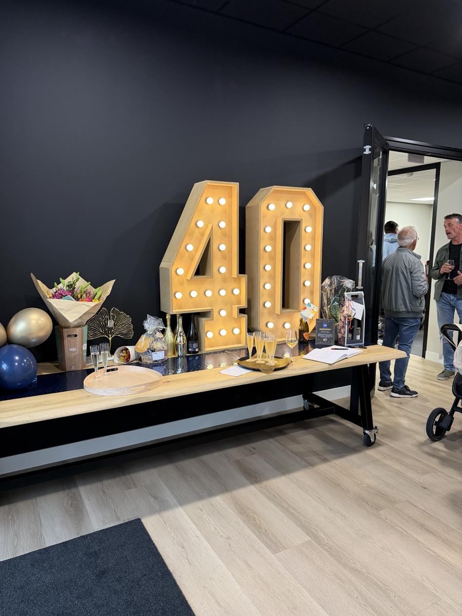 Décoration du 40e anniversaire de Cartec World dans les nouveaux locaux