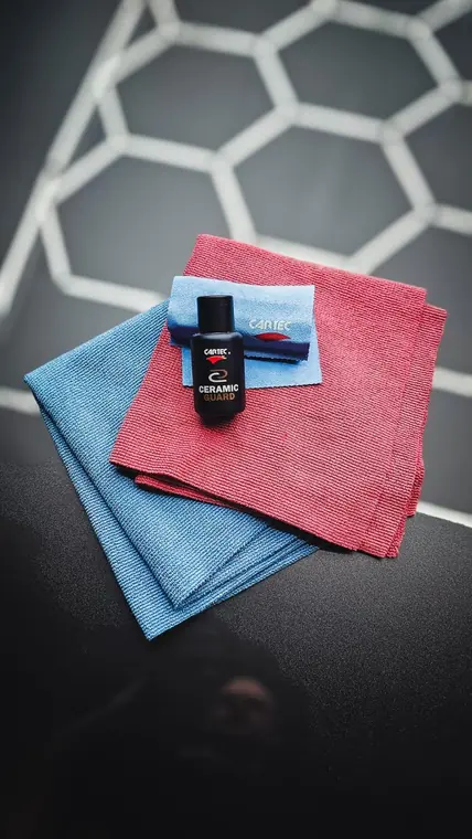 Flacon Cartec Ceramic Guard sur microfibres