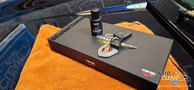 Kit et cl&eacute;s avec flacon Ceramic Guard sur microfibre
