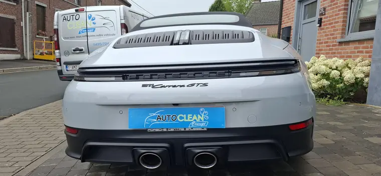 Porsche 911 GTS blanche, d&eacute;tail de l&rsquo;arri&egrave;re