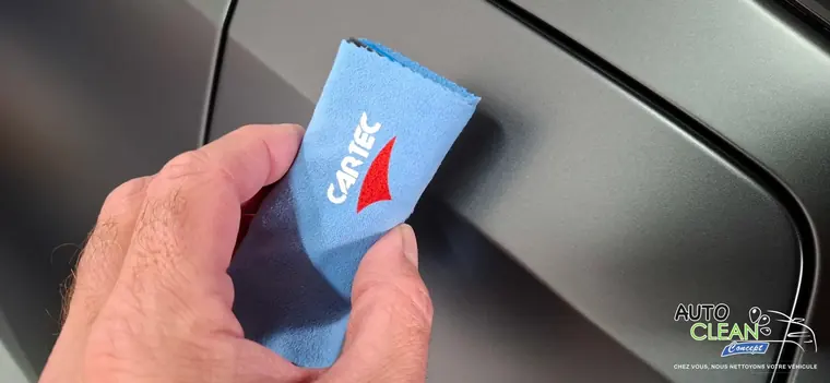 Applicateur Cartec sur une carrosserie gris mat