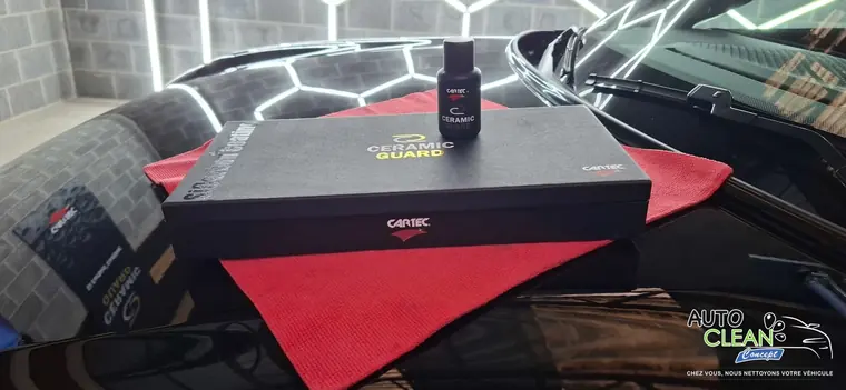 Coffret Ceramic Guard et microfibres sur capot