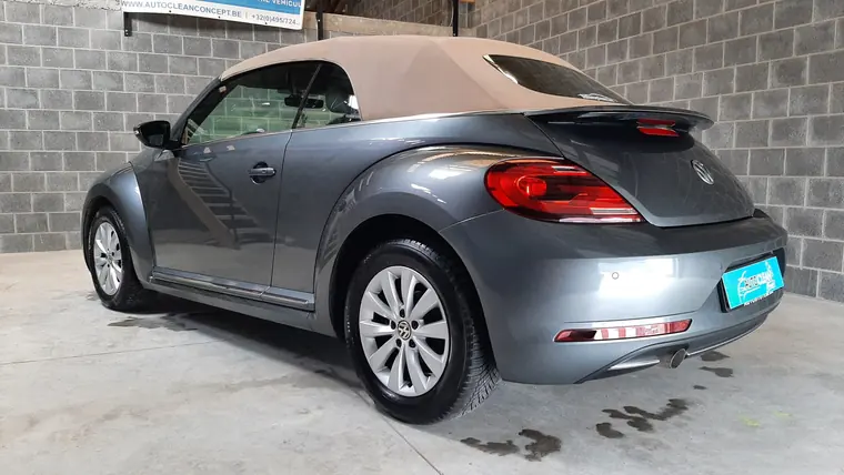 Volkswagen Coccinelle cabriolet grise, vue arri&egrave;re