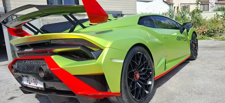 Lamborghini Hurac&aacute;n STO vert vif, vue arri&egrave;re