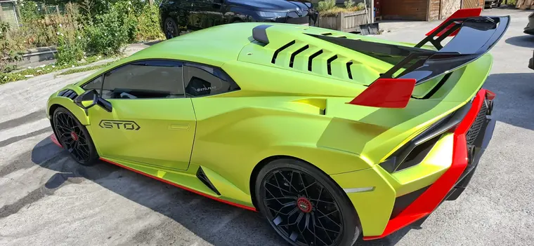 Lamborghini Hurac&aacute;n STO vert vif, partie arri&egrave;re