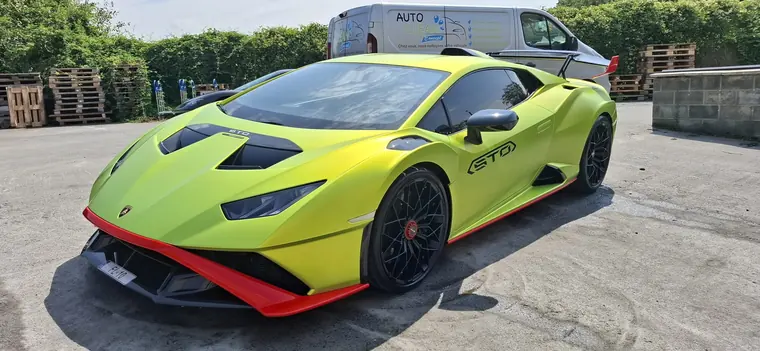 Lamborghini Hurac&aacute;n STO vert vif, vue avant
