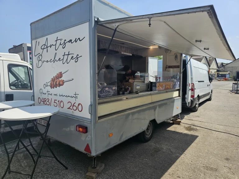 Espace de restauration devant l&rsquo;entrep&ocirc;t &mdash; d&eacute;monstration gratuite des produits Cartec &agrave; l&rsquo;entrep&ocirc;t, avril 2025