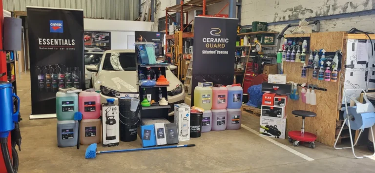 Vue d&rsquo;ensemble des produits et pr&eacute;sentoirs Cartec &mdash; d&eacute;monstration gratuite des produits Cartec &agrave; l&rsquo;entrep&ocirc;t, avril 2025