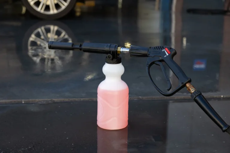 Exterior Clean XL : pr&eacute;paration du pr&eacute;lavage au canon &agrave; mousse