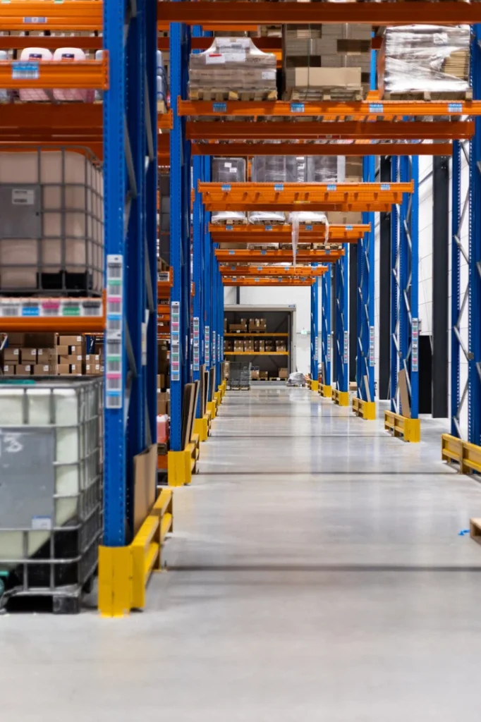 Vue d’une allée de stockage chez Cartec World