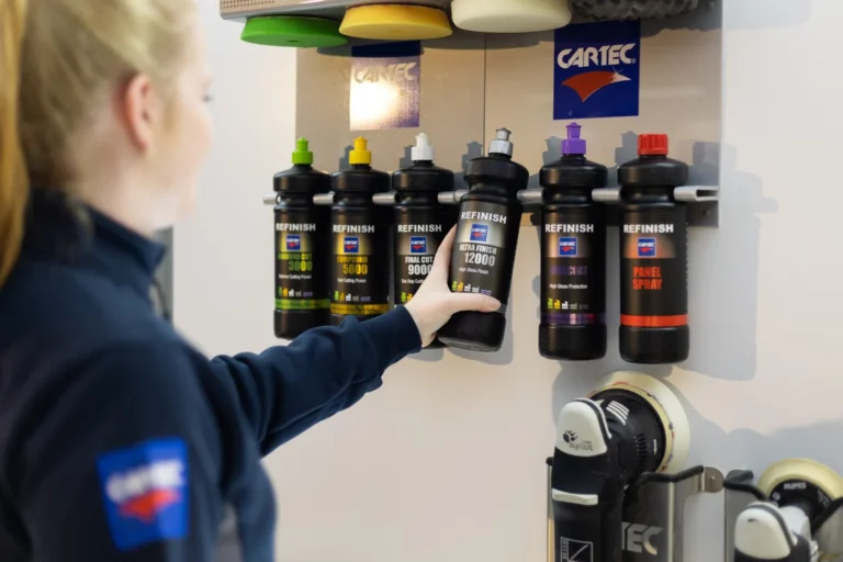 Organisation murale des produits Cartec Refinish