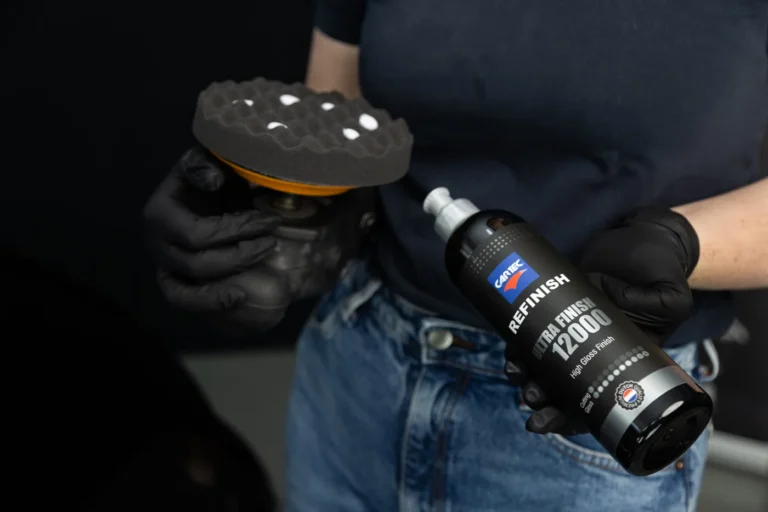 Cartec Ultra Finish 12000 pr&eacute;sent&eacute; avec un pad de finition