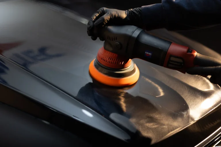 Polissage d&rsquo;une carrosserie avec le syst&egrave;me Cartec Refinish Rapid Cut 4000