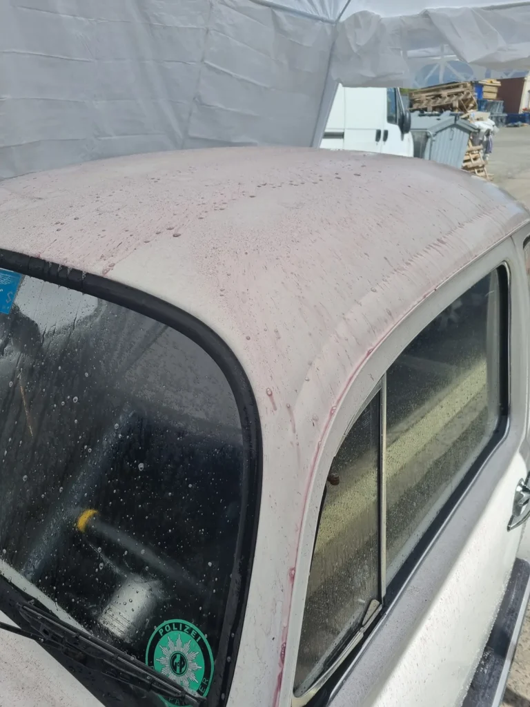 Anc&ecirc;tre trait&eacute; avec Cartec Iron Wash : application sur une Volkswagen Coccinelle