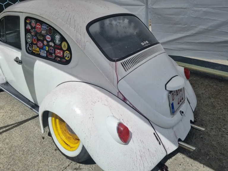 Anc&ecirc;tre trait&eacute; avec Cartec Iron Wash : application sur une Volkswagen Coccinelle