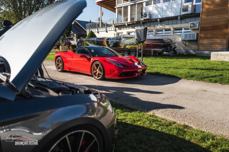 Voitures exposées au Dream Car Festival au Luxembourg