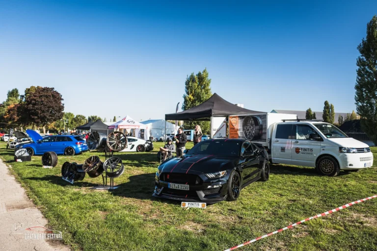 Voitures exposées au Dream Car Festival au Luxembourg