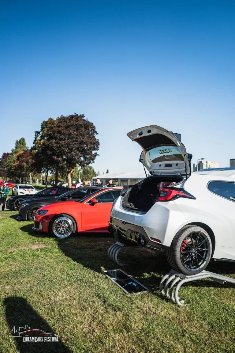 Voitures exposées au Dream Car Festival au Luxembourg