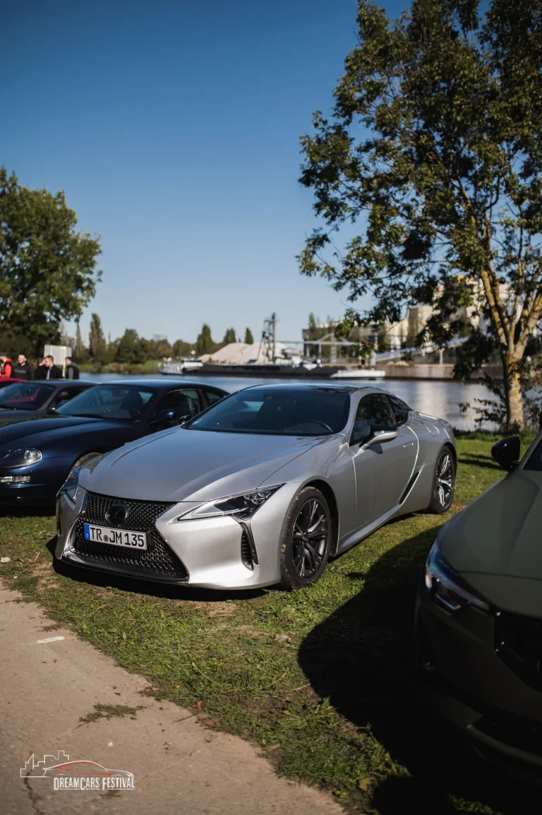 Voitures exposées au Dream Car Festival au Luxembourg