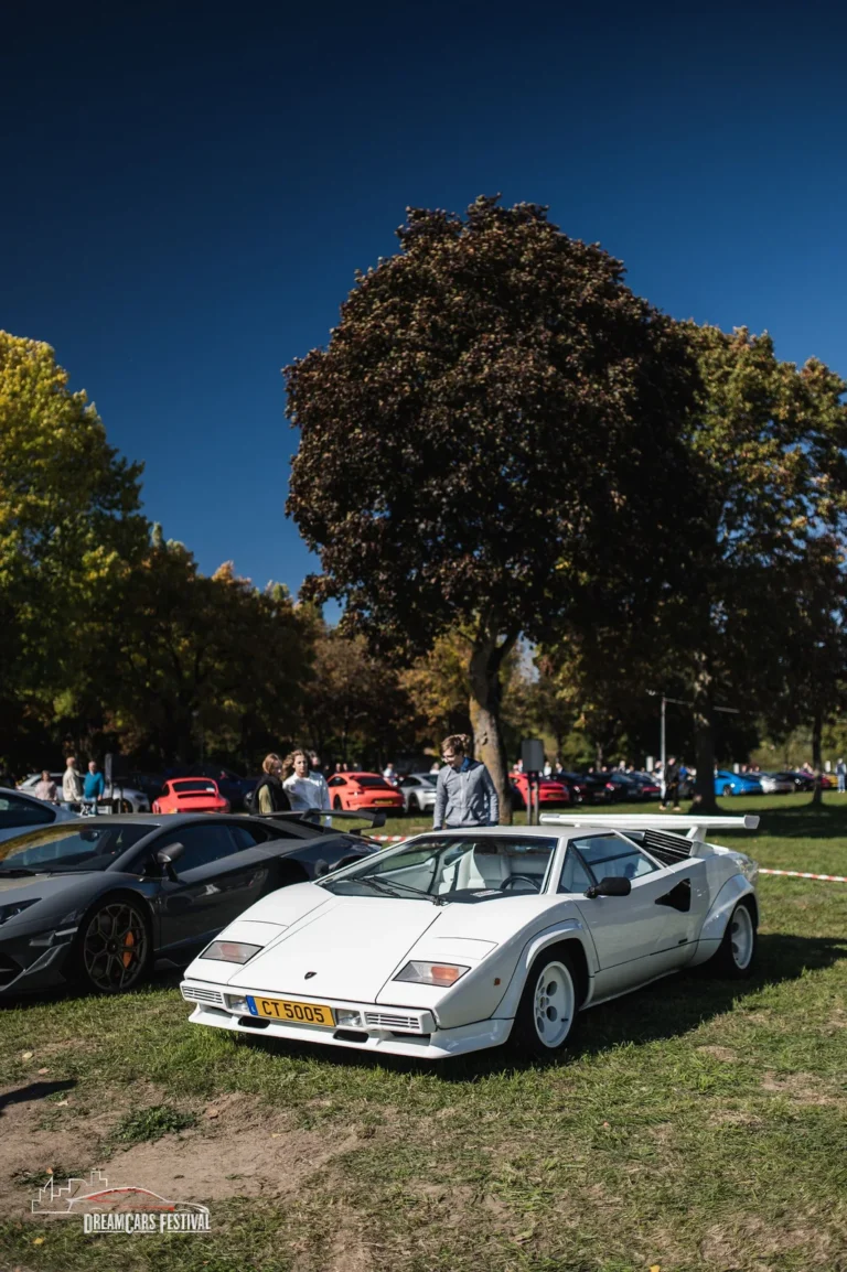 Voitures exposées au Dream Car Festival au Luxembourg