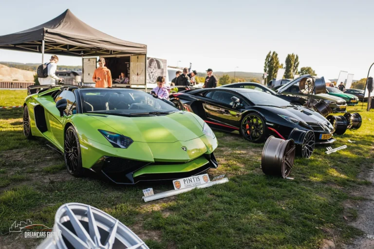 Voitures exposées au Dream Car Festival au Luxembourg