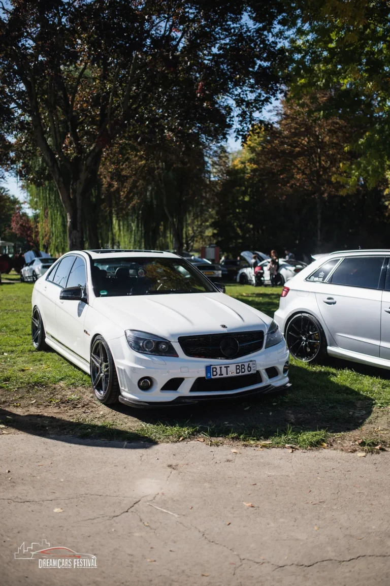 Voitures exposées au Dream Car Festival au Luxembourg