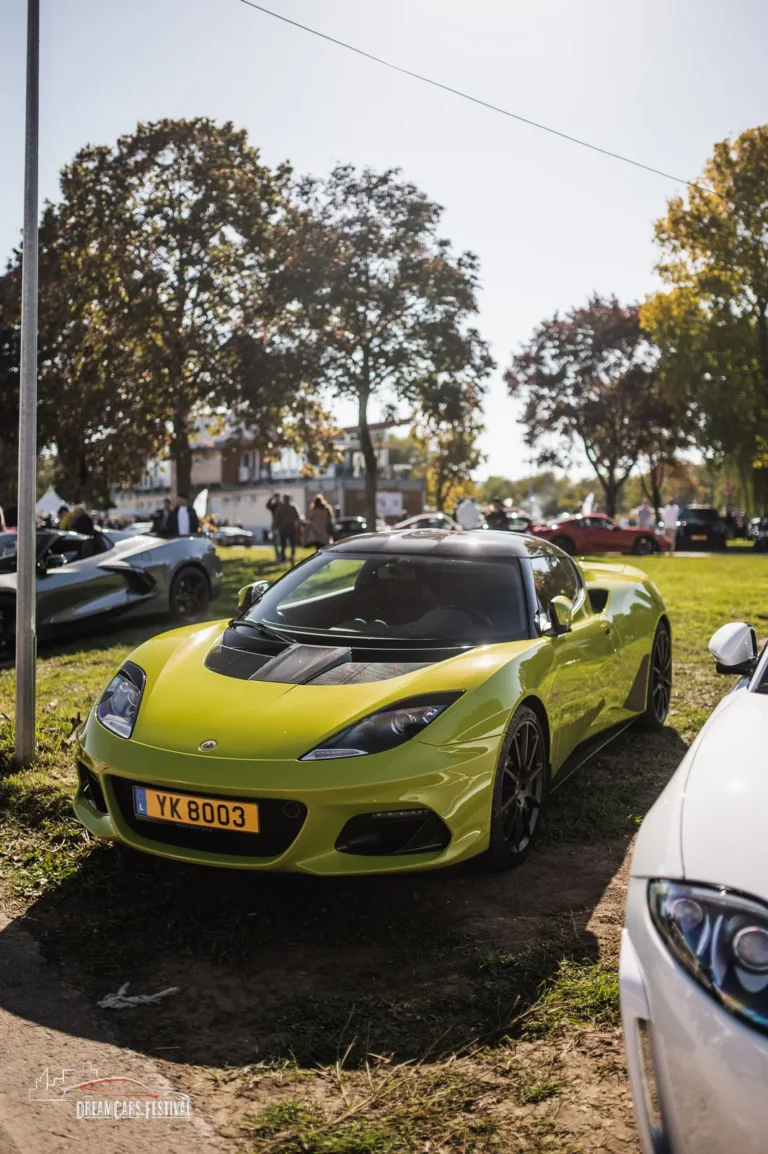 Voitures exposées au Dream Car Festival au Luxembourg