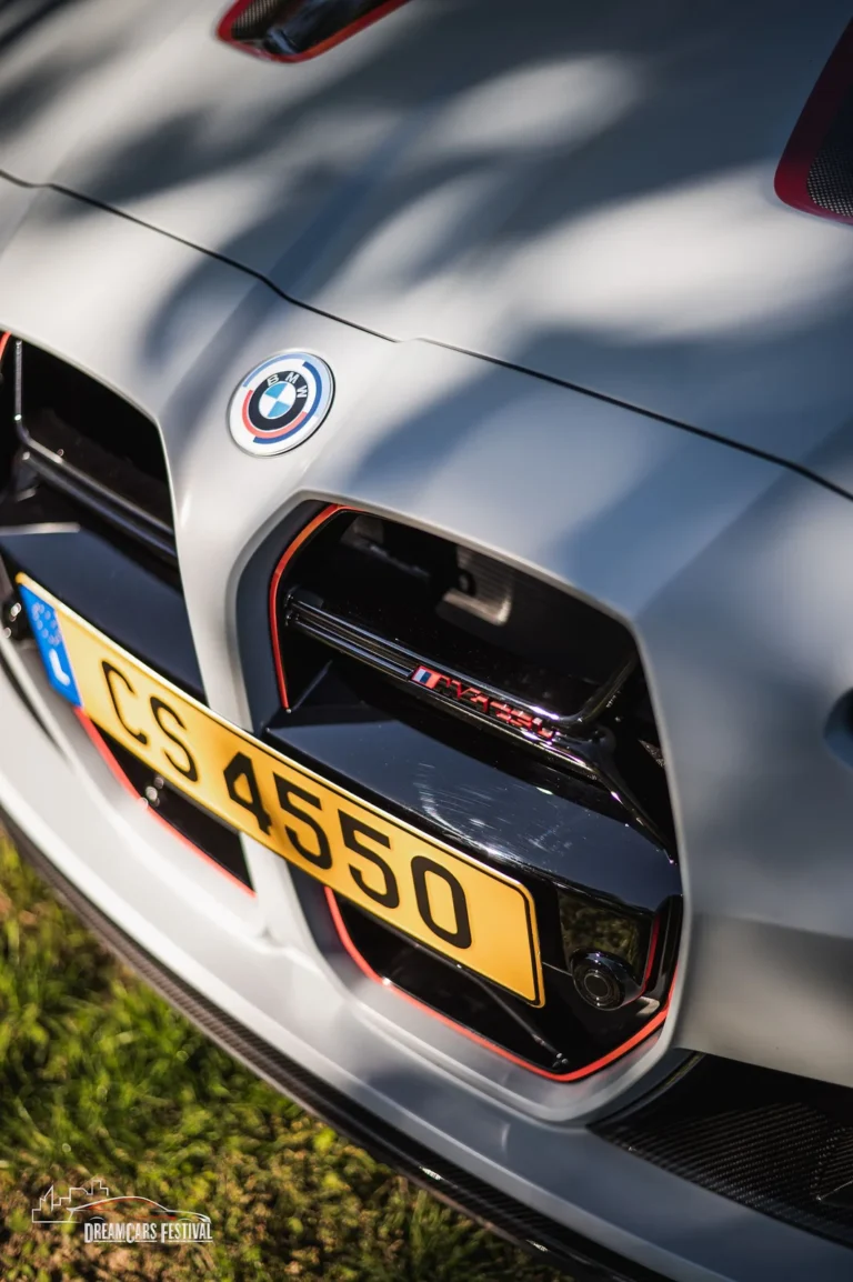 Détail de calandre d’une voiture au Dream Car Festival au Luxembourg