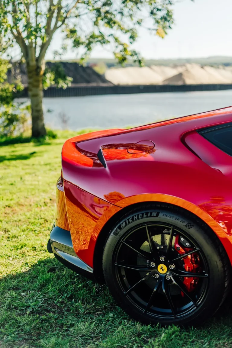 Jante et profil d’une voiture de sport au Dream Car Festival au Luxembourg