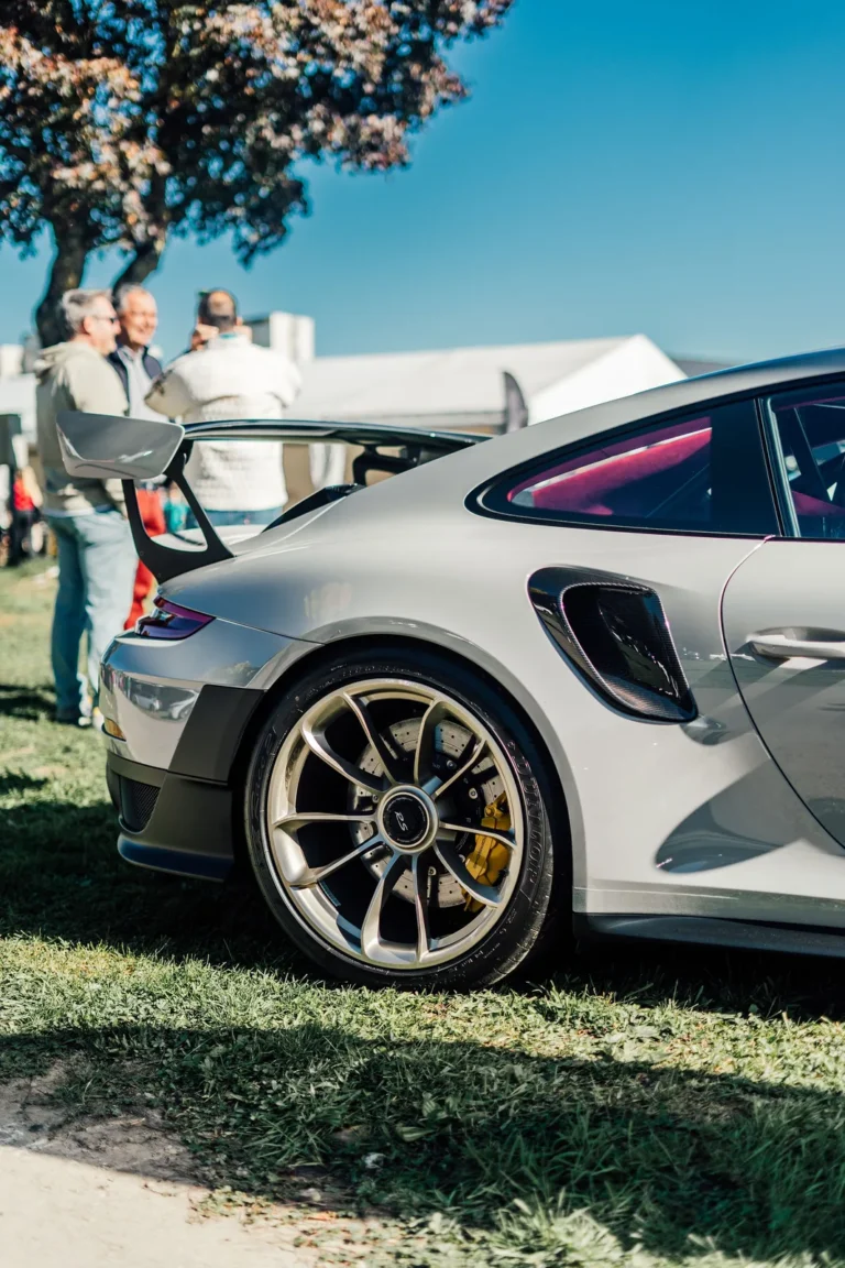 Jante et profil d’une voiture de sport au Dream Car Festival au Luxembourg