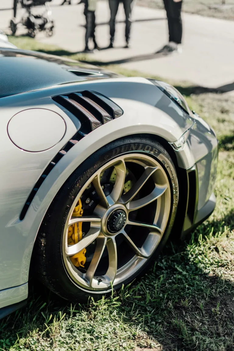Jante et profil d’une voiture de sport au Dream Car Festival au Luxembourg