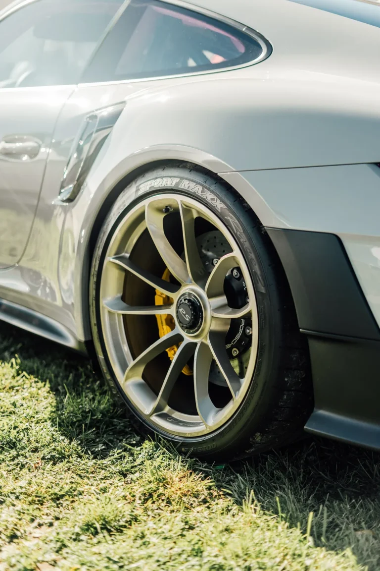 Jante et profil d’une voiture de sport au Dream Car Festival au Luxembourg