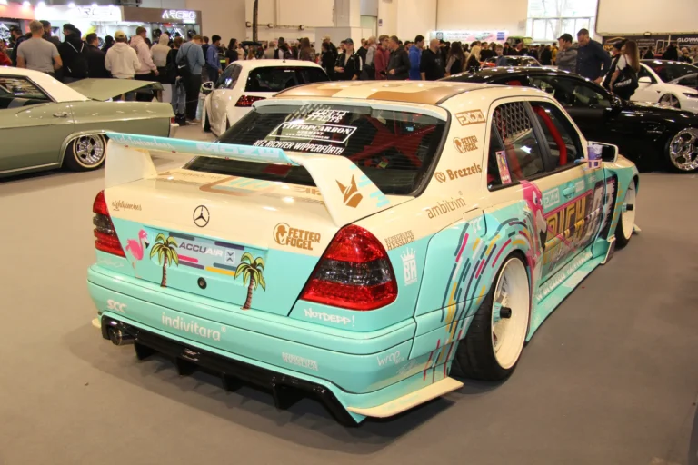 Berline multicolore personnalisée — Essen Motor Show 2023