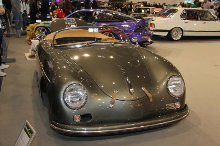Avant d’un coupé de collection sombre — Essen Motor Show 2023