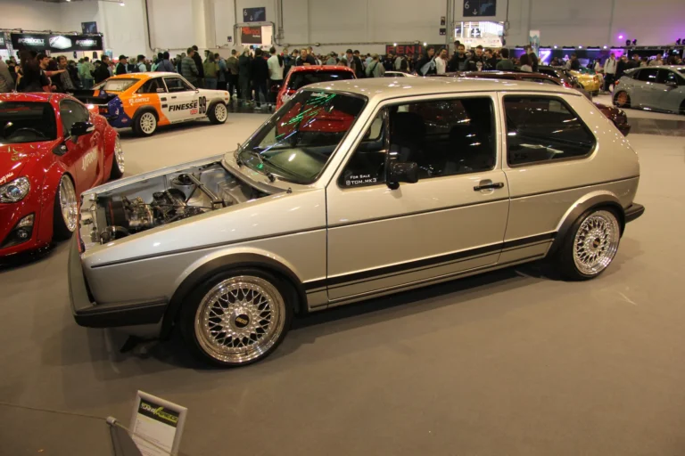 Petite voiture blanche de collection — Essen Motor Show 2023