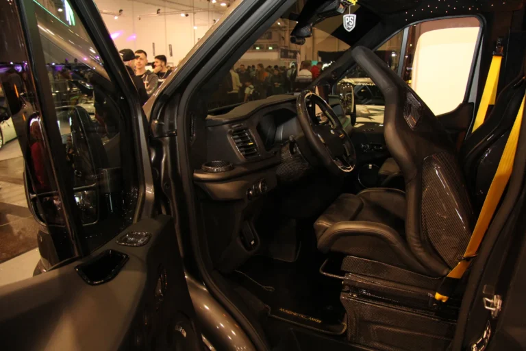 Habitacle personnalisé et installation audio — Essen Motor Show 2023