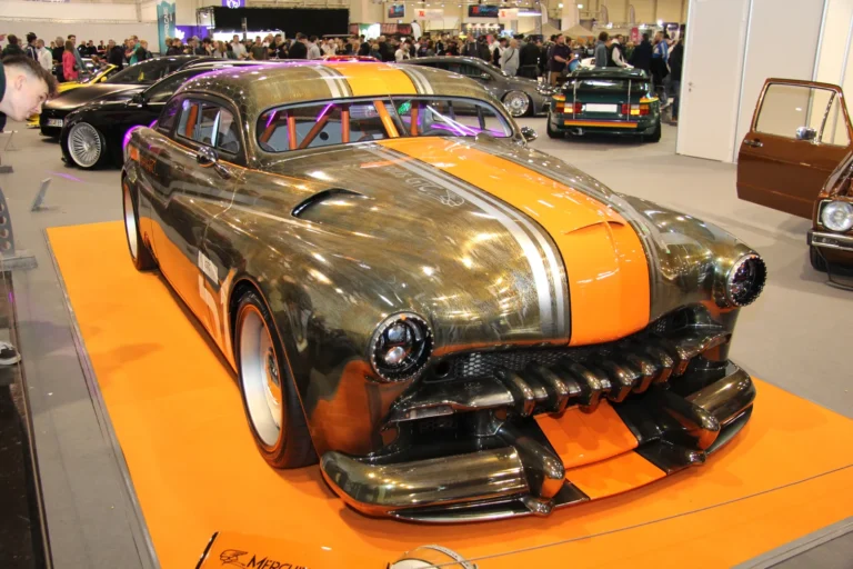 Détail d’un phare de voiture de collection — Essen Motor Show 2023