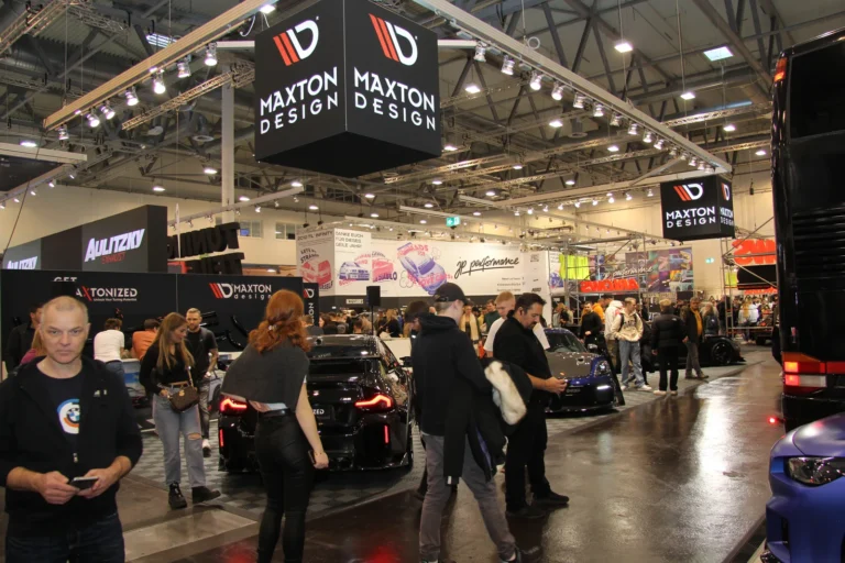 Allée du salon et visiteurs — Essen Motor Show 2023