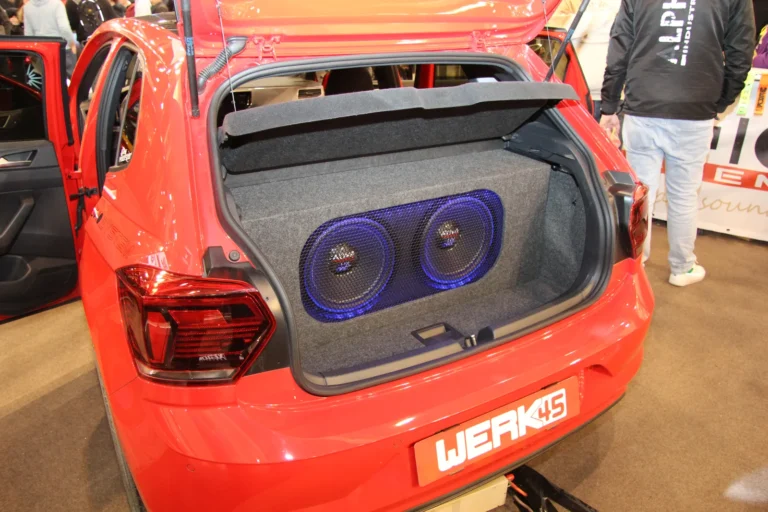 Installation audio dans un coffre rouge — Essen Motor Show 2023