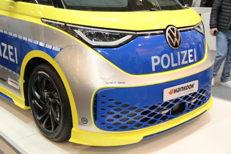 Avant d’une voiture de police allemande — Essen Motor Show 2023