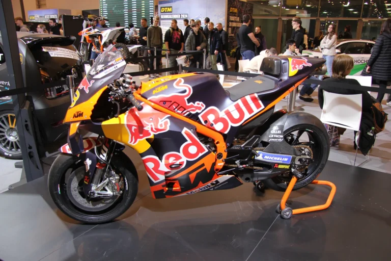Moto de compétition exposée — Essen Motor Show 2023
