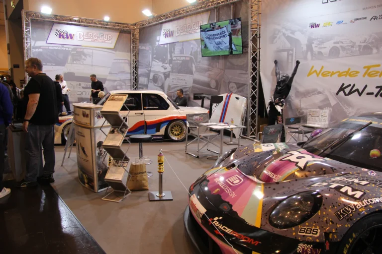 Visiteurs et voitures exposées — Essen Motor Show 2023