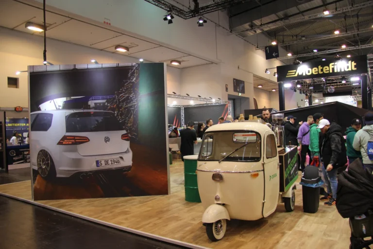 Voitures de collection et visiteurs — Essen Motor Show 2023
