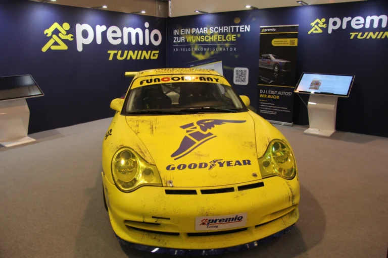 Volkswagen Coccinelle jaune préparée — Essen Motor Show 2023