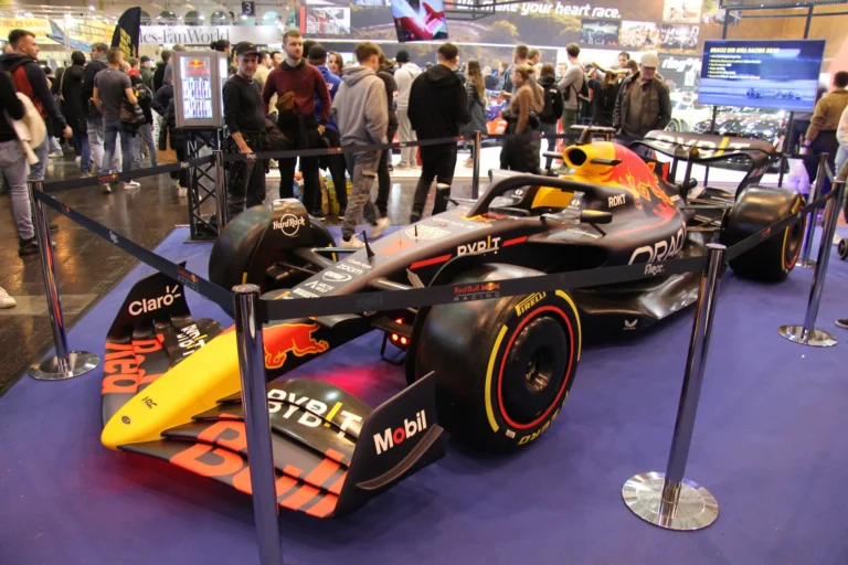 Monoplace noire exposée — Essen Motor Show 2023