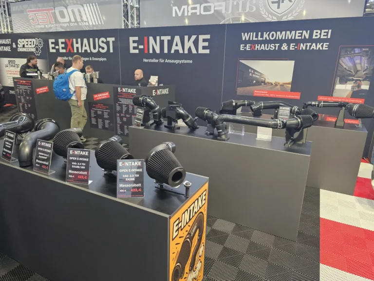 Pièces et accessoires de préparation automobile sur un stand à Essen Motor Show 2025