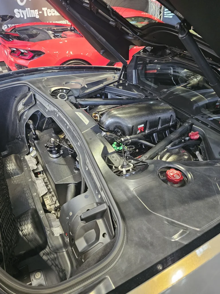 Détail du compartiment moteur à Essen Motor Show 2025