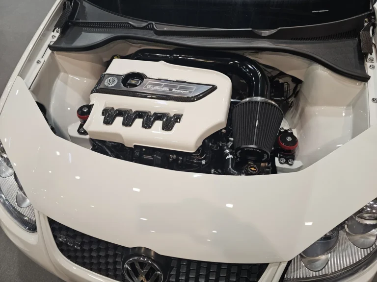 Détail du compartiment moteur à Essen Motor Show 2025