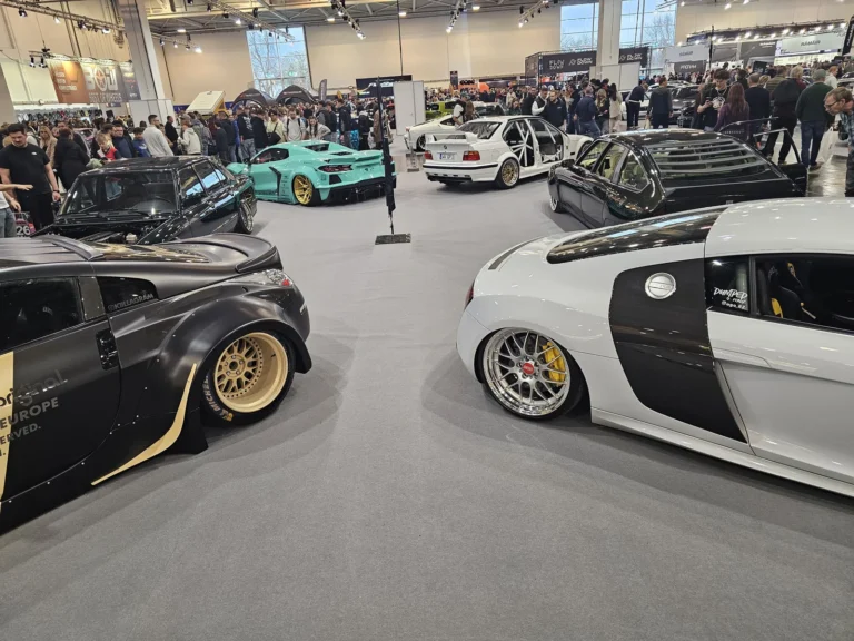 Vue d’ensemble des voitures exposées à Essen Motor Show 2025