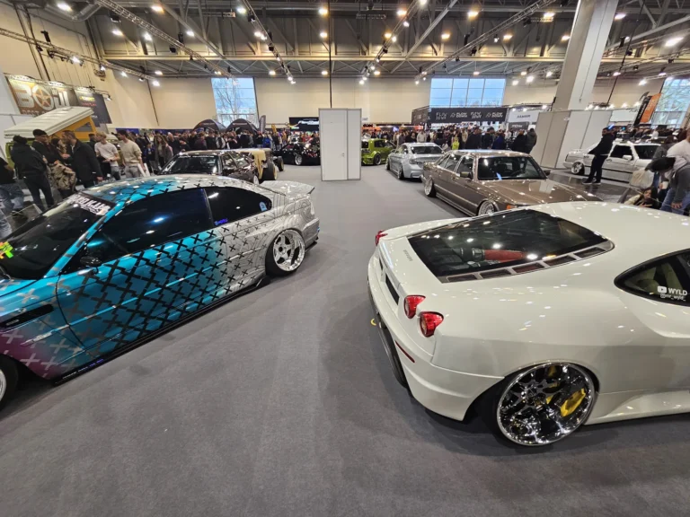 Vue d’ensemble des voitures exposées à Essen Motor Show 2025